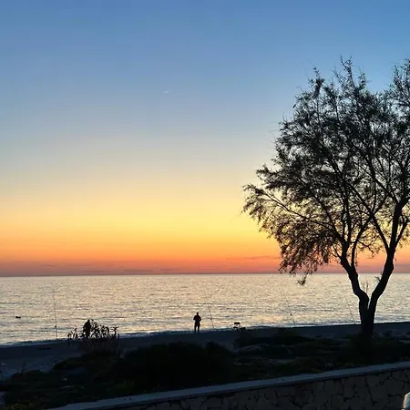 Sea Sunsets - - Falerna Lido - Lido Apartment Gizzeria